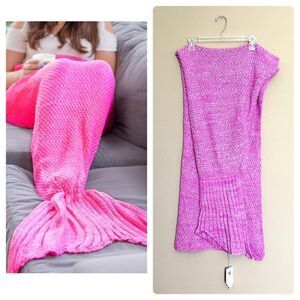 NWT Laghcat Knitted Mermaid Blanket